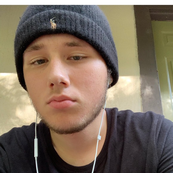 Meet your Posher, Ashton - Picture 1 of 1